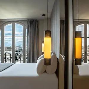 Flanelles 4*, Parijs Frankrijk
